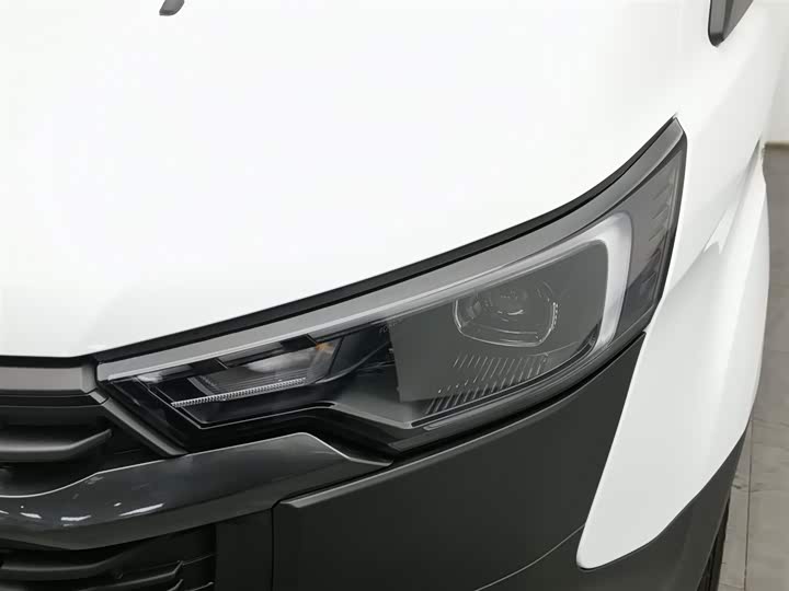 Ford Transit 2023 2023款 2.0T柴油自动多功能商用车短轴中顶5/6座