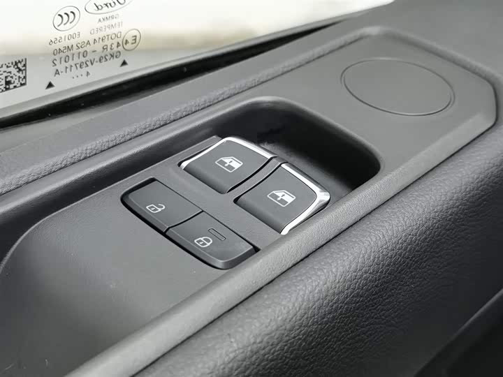 Ford Transit 2023 2023款 2.0T柴油自动多功能商用车短轴中顶5/6座