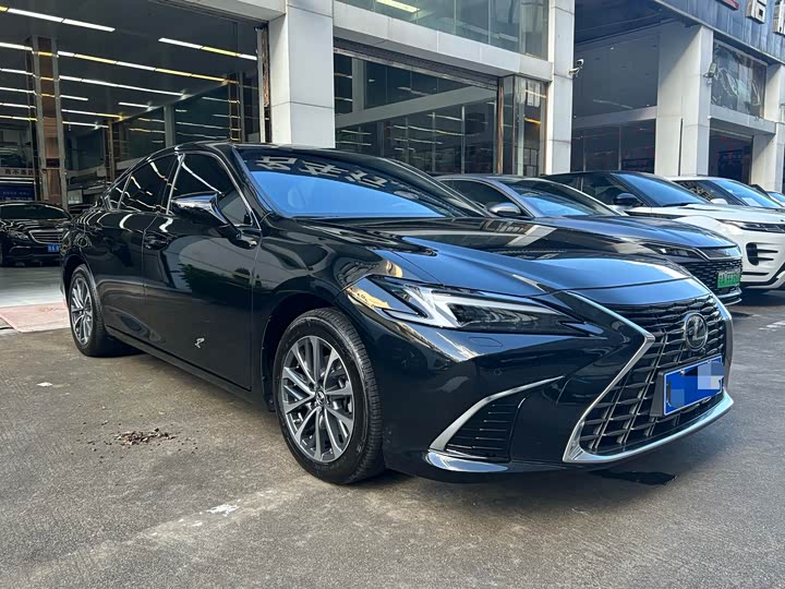 Lexus ES 2025 2025款 300h 臻享版