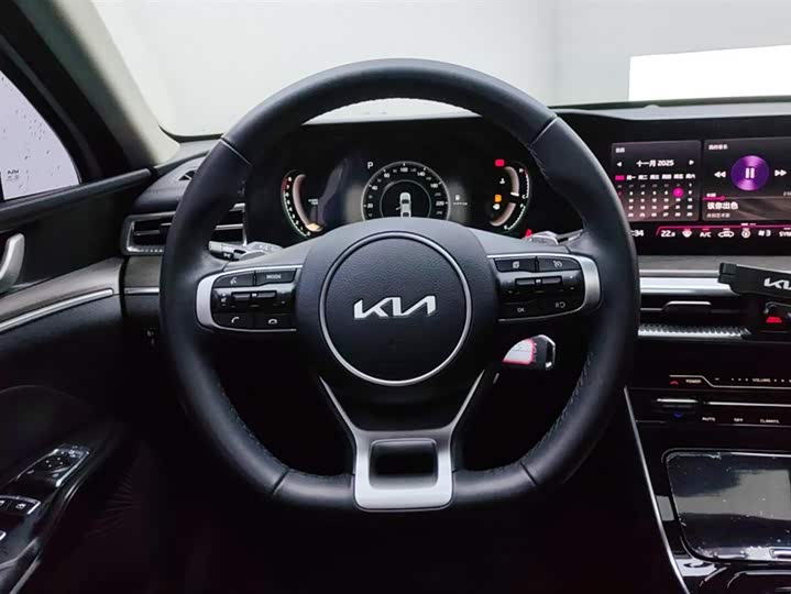 Kia K5 2021 2021款 270T CVVD 时尚版
