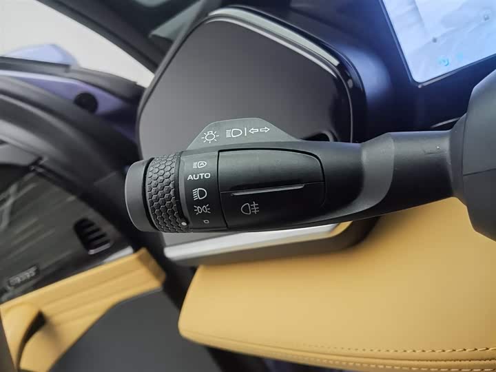 Geely Monjaro L Hybrid 2022 2022款 1.5T DHT增程电动旗舰版