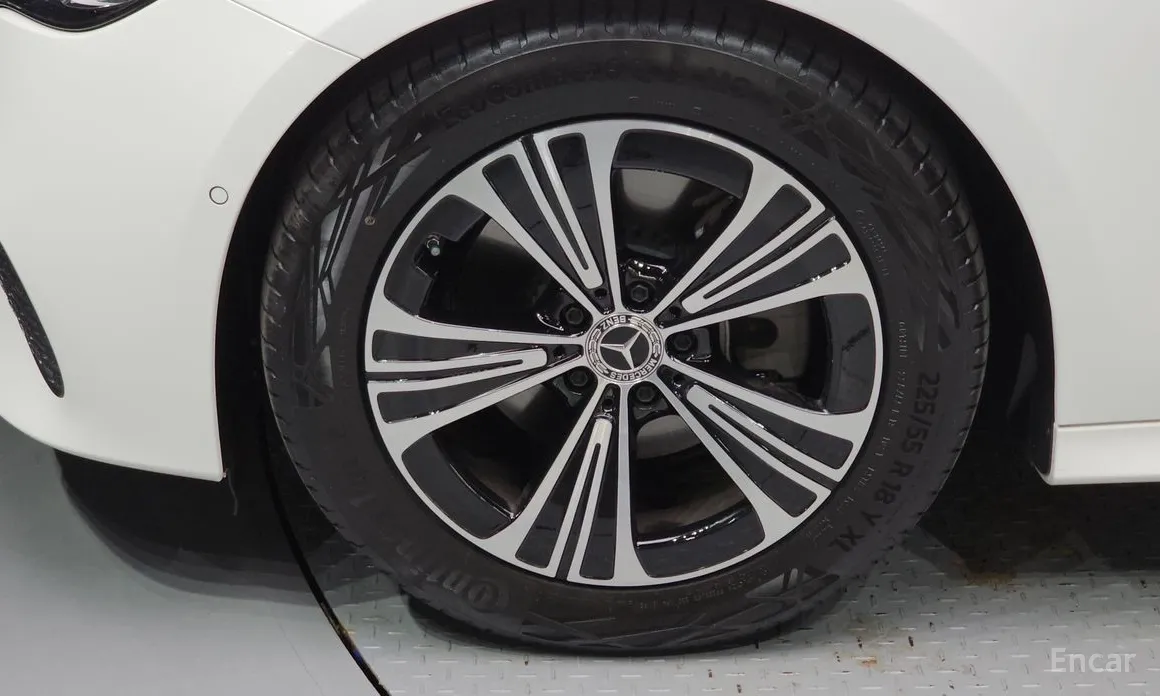 Mercedes-Benz E-Class 2024 E200 Avantgarde