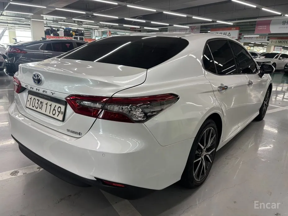 Toyota Camry 2017 2.5 XLE Hybrid