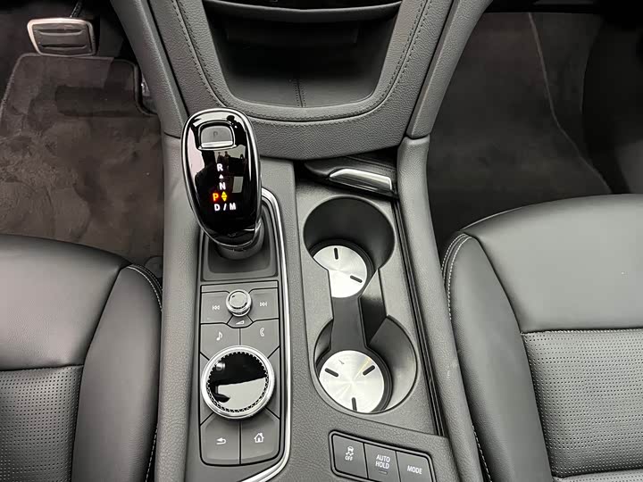 Cadillac XT6 2025 2025款 2.0T 六座四驱尊贵行政黑标版