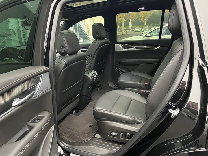 Cadillac XT6 2025 2025款 2.0T 六座四驱尊贵行政黑标版