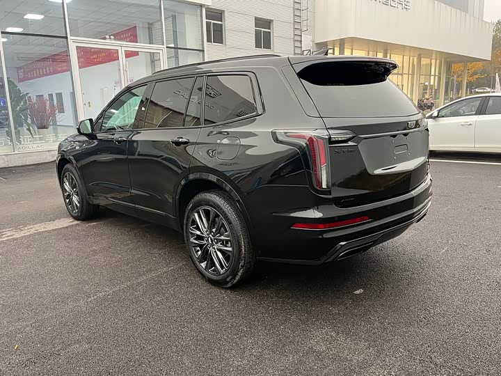 Cadillac XT6 2025 2025款 2.0T 六座四驱尊贵行政黑标版
