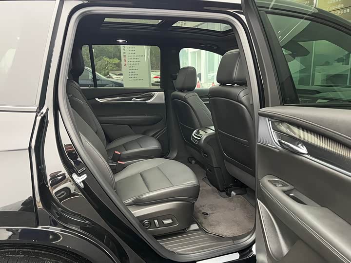 Cadillac XT6 2025 2025款 2.0T 六座四驱尊贵行政黑标版