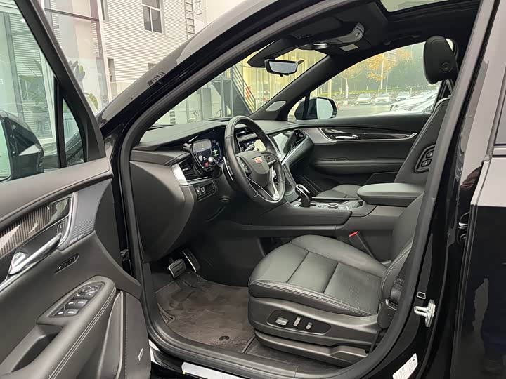 Cadillac XT6 2025 2025款 2.0T 六座四驱尊贵行政黑标版