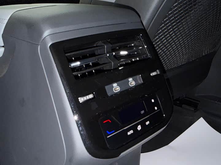 Audi Q6 2023 2023款 45 TFSI quattro 齐云型 飞骑套装