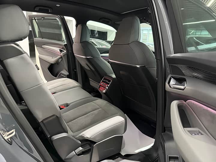 Audi Q6 2023 2023款 45 TFSI quattro 齐云型 飞骑套装