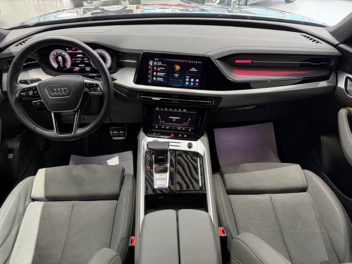 Audi Q6 2023 2023款 45 TFSI quattro 齐云型 飞骑套装