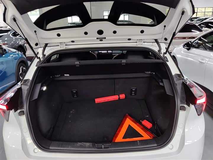 MG Motor 4 EV 2023 2023款 415km 出海冠军版