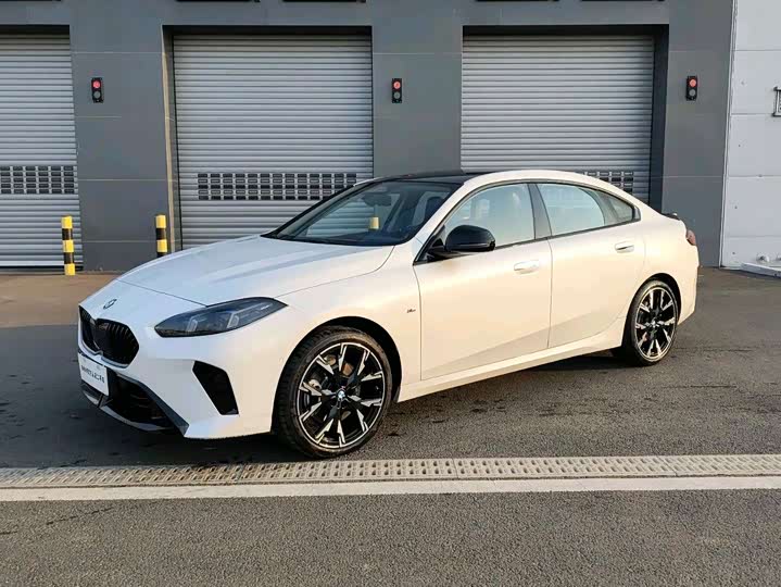 BMW 2 Series 2025 2025款 225L M运动曜夜套装