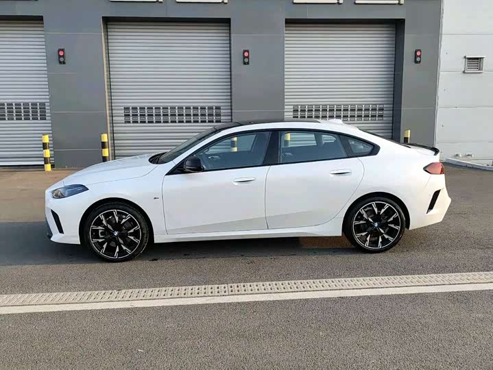 BMW 2 Series 2025 2025款 225L M运动曜夜套装