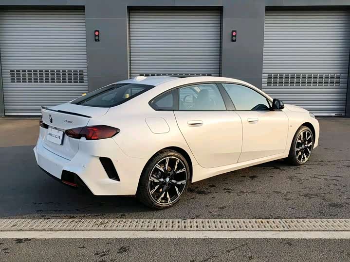 BMW 2 Series 2025 2025款 225L M运动曜夜套装