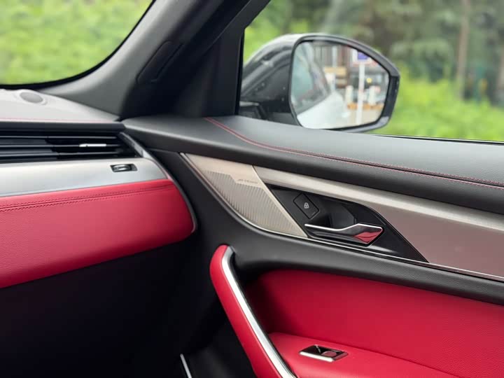 Jaguar F-Pace 2025 2025款 P250 R-Dynamic SE