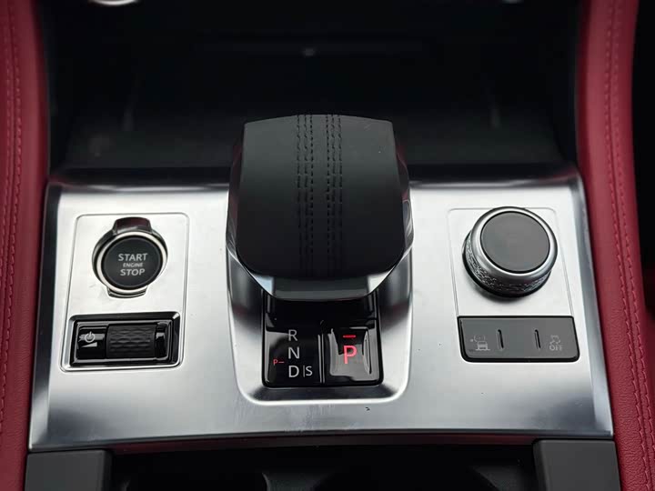 Jaguar F-Pace 2025 2025款 P250 R-Dynamic SE