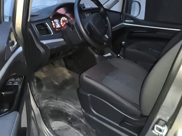 Dongfeng Forthing Lingzhi M5 2023 2023款 M5L 1.6L 舒适型 9座