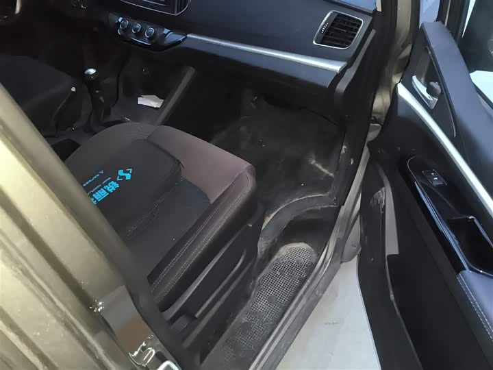 Dongfeng Forthing Lingzhi M5 2023 2023款 M5L 1.6L 舒适型 9座