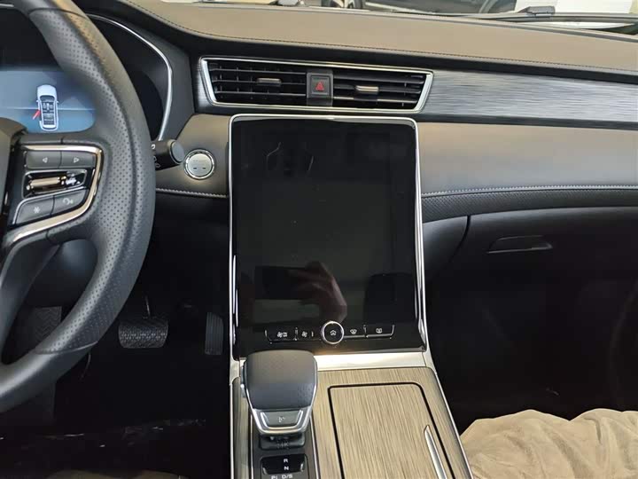 Roewe RX5 2023 2023款 PLUS 330TGI 自动领潮智惠版