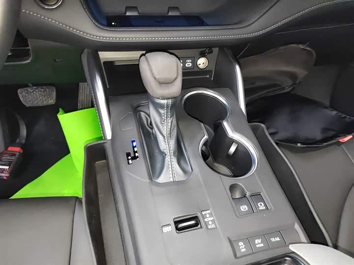 Toyota Crown Kluger 2024 2024款 2.5L HEV四驱豪华版