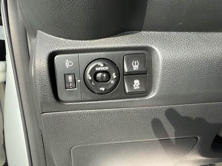 Kia Pegas 2020 2020款 改款 1.4L 自动舒适天窗版