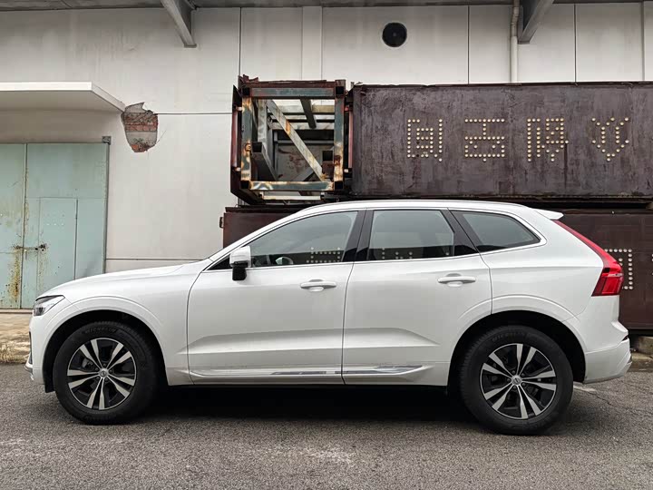 Volvo XC60 2025 2025款 B5 四驱智逸豪华版