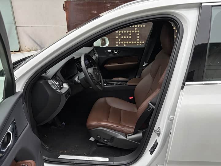 Volvo XC60 2025 2025款 B5 四驱智逸豪华版