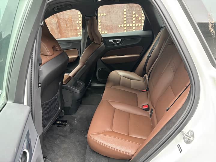 Volvo XC60 2025 2025款 B5 四驱智逸豪华版