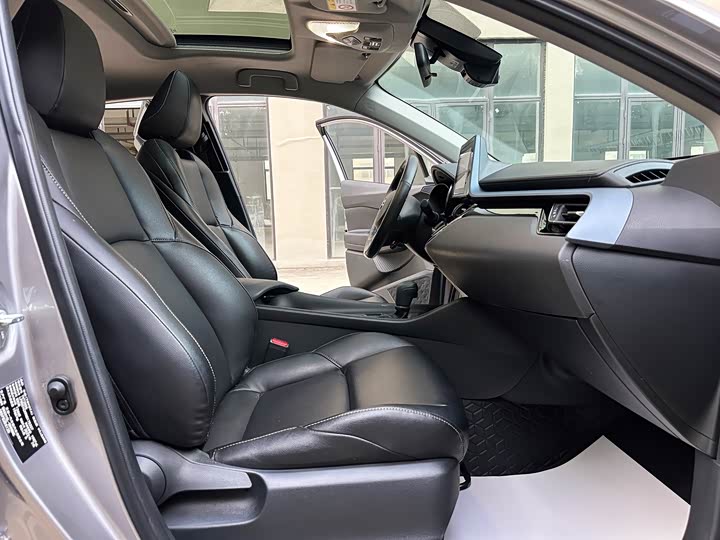 Toyota Izoa 2022 2022款 2.0L 奕享CARE版