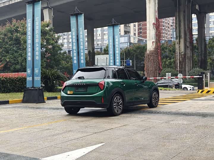 Mini Mini 2025 2025款 1.5T COOPER 经典派 五门版