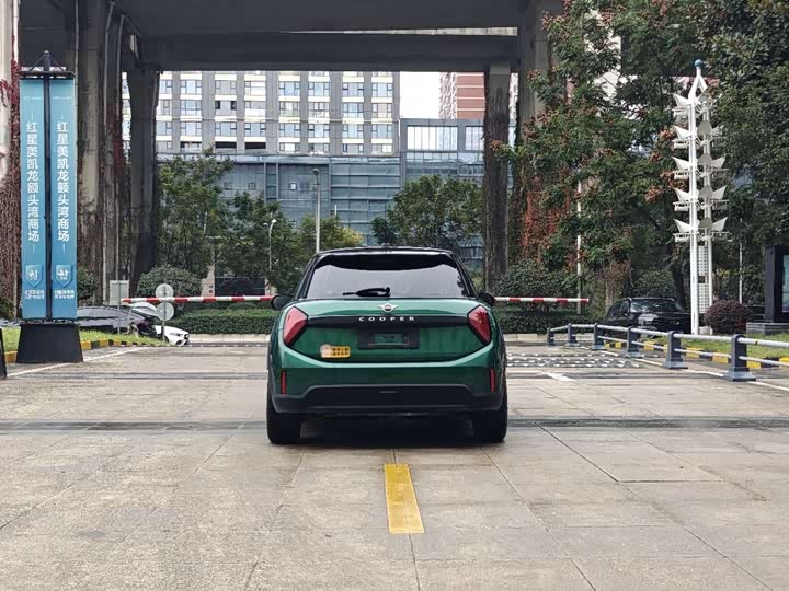 Mini Mini 2025 2025款 1.5T COOPER 经典派 五门版