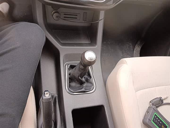 Dongfeng Forthing Lingzhi M5 2023 2023款 M5L 1.6L 基本型 7座