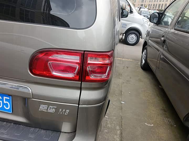 Dongfeng Forthing Lingzhi M5 2023 2023款 M5L 1.6L 基本型 7座