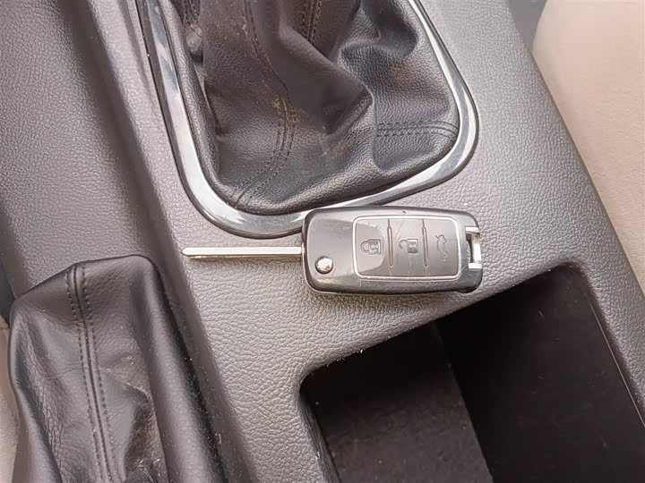 Dongfeng Forthing Lingzhi M5 2023 2023款 M5L 1.6L 基本型 7座