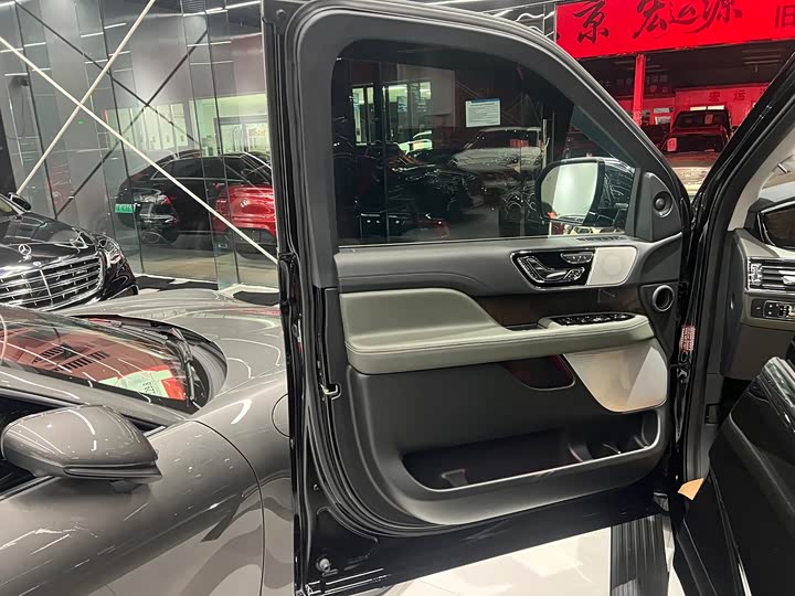 Lincoln Navigator 2022 2022款 3.5T 总统版