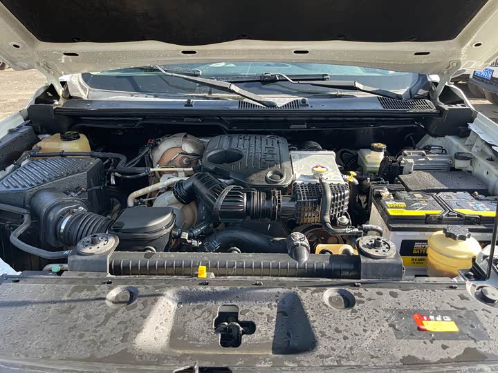 Maxus T70 2021 2021款 2.0T柴油手动四驱进取版标箱高底盘