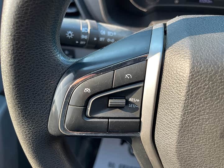 Maxus T70 2021 2021款 2.0T柴油手动四驱进取版标箱高底盘