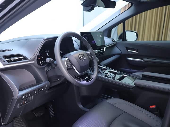 Toyota Sienna 2024 2024款 2.5L混动 四驱尊贵版