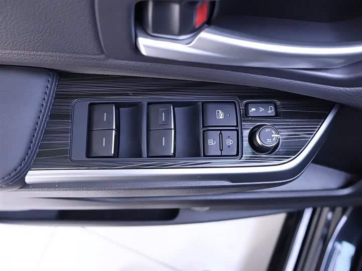 Toyota Sienna 2024 2024款 2.5L混动 四驱尊贵版