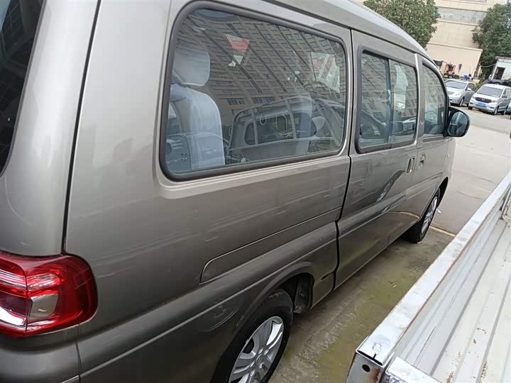 Dongfeng Forthing Lingzhi M5 2024 2024款 M5L 1.5T 手动基本型 7座