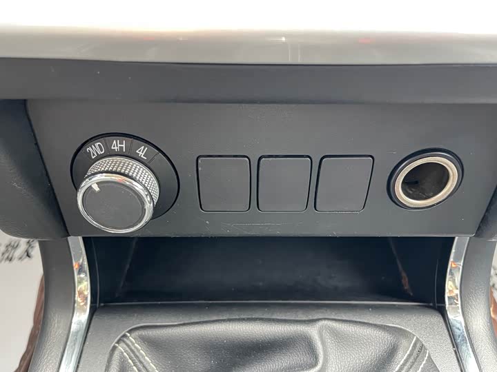 Dongfeng Rich 6 2021 2021款 2.4L手动四驱汽油尊享型2TZD