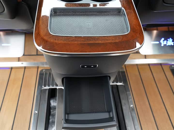 Hongqi HQ9 2023 2023款 2.0T 智联旗畅版