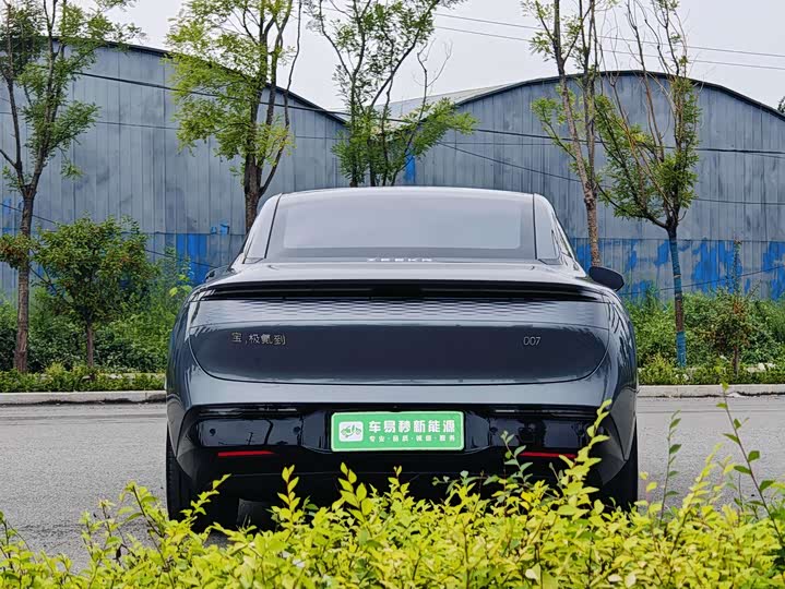 2025 Zeekr 007