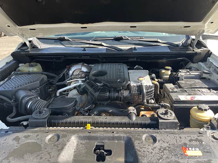 Maxus T70 2021 2021款 2.0T改款柴油手动四驱进取版长箱高底盘