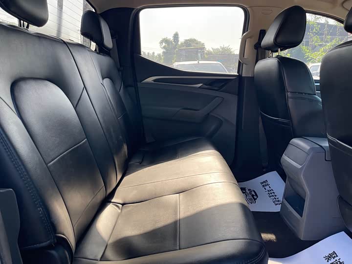 Maxus T70 2021 2021款 2.0T改款柴油手动四驱进取版长箱高底盘