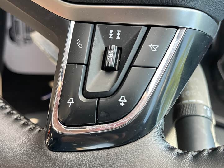 Maxus T70 2021 2021款 2.0T改款柴油手动四驱进取版长箱高底盘