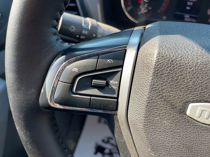 Maxus T70 2021 2021款 2.0T改款柴油手动四驱进取版长箱高底盘