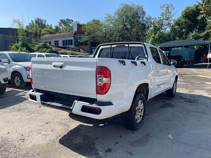 Maxus T70 2021 2021款 2.0T改款柴油手动四驱进取版长箱高底盘