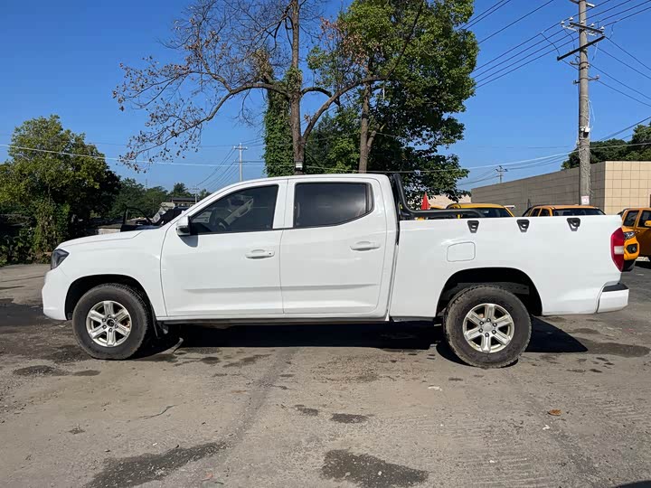 Maxus T70 2021 2021款 2.0T改款柴油手动四驱进取版长箱高底盘